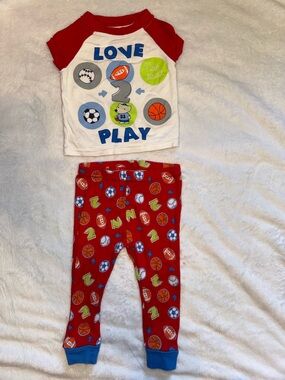 Kids 'Love 2 Play' Red & White Pajama Set